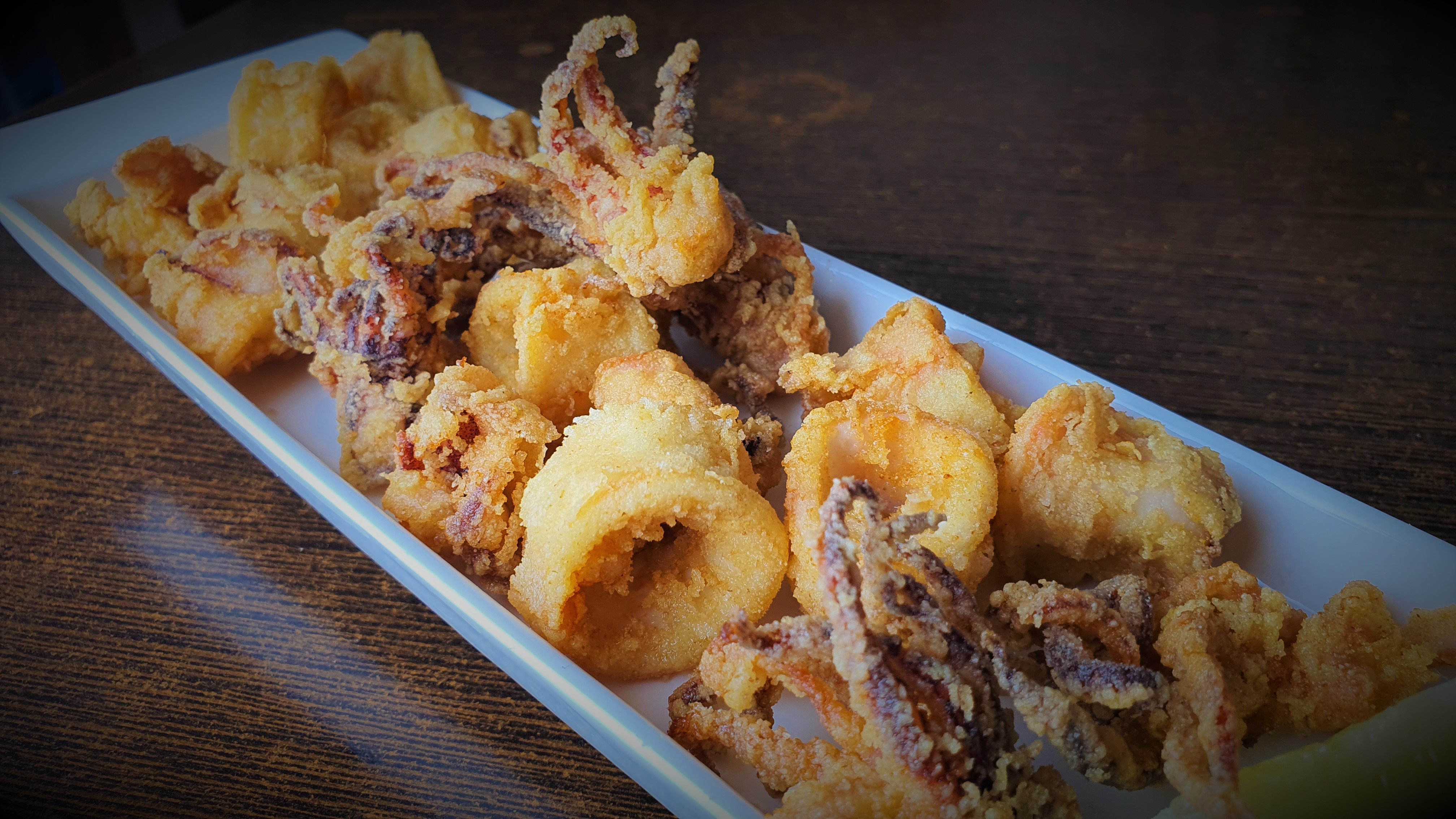 Calamares fritos con limón