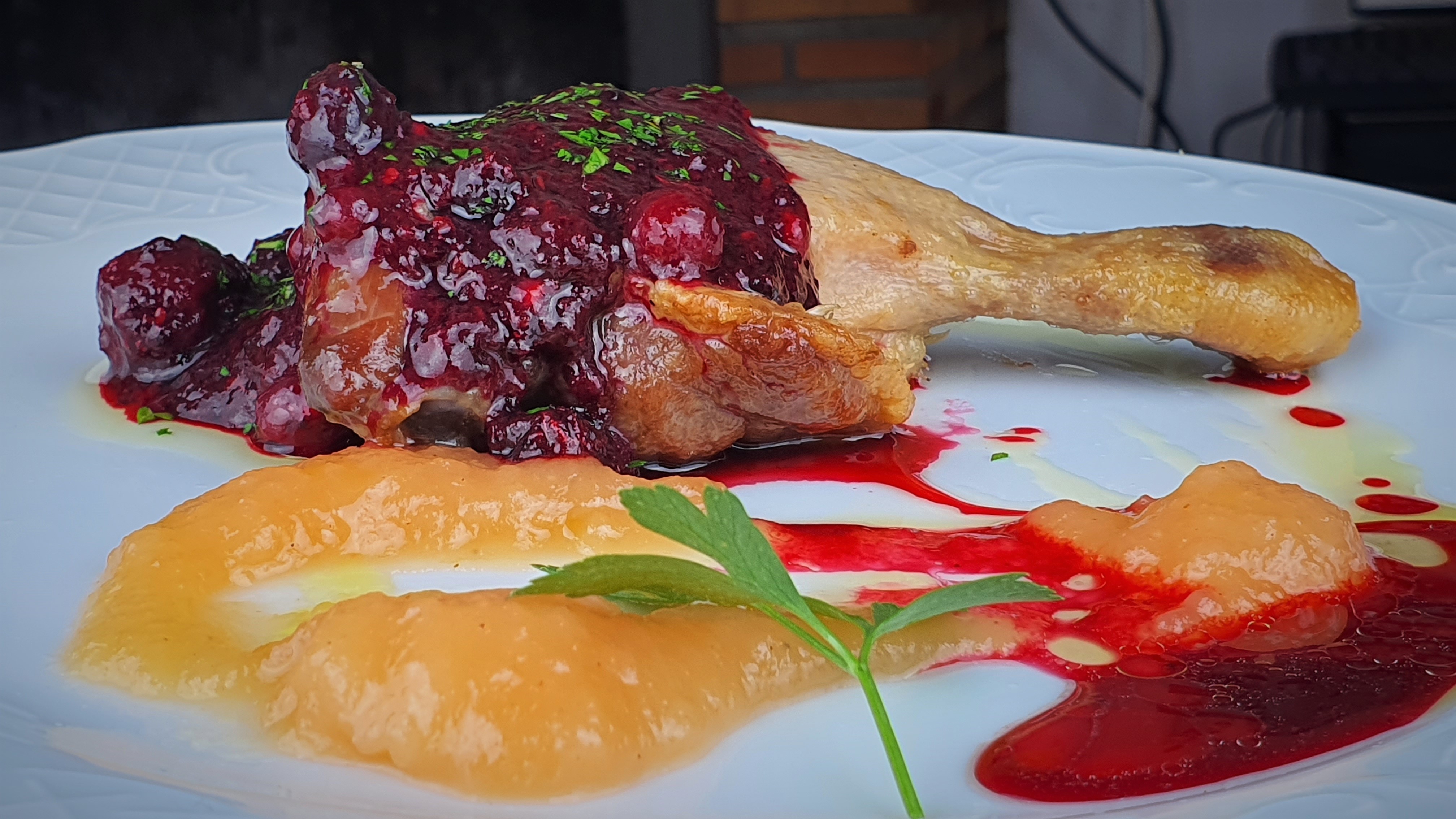 Pollo asado con guarnición